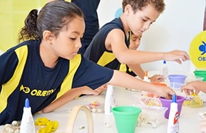 Aprendendo com a natureza: 1º ano transforma elementos naturais em arte